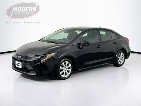 Used 2024 Toyota Corolla LE image 1