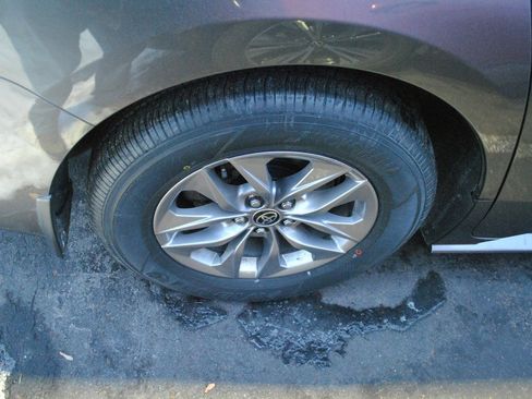 Certified 2022 Toyota Sienna XLE image 30