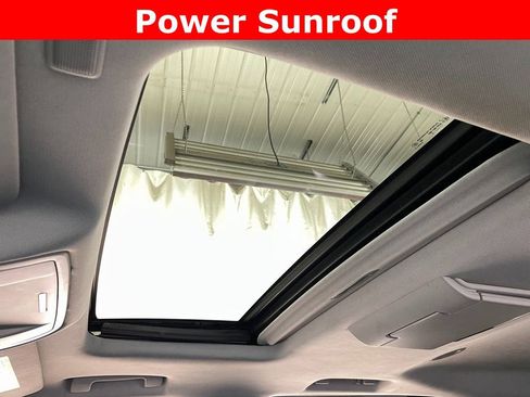 Used 2015 GMC Yukon XL SLT w/ Open Road Package image 6