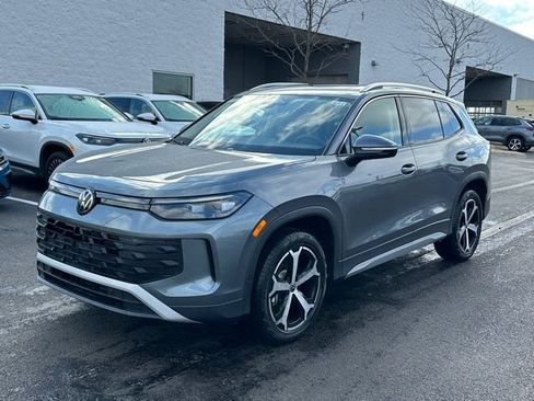 New 2026 Volkswagen Tiguan SE image 3