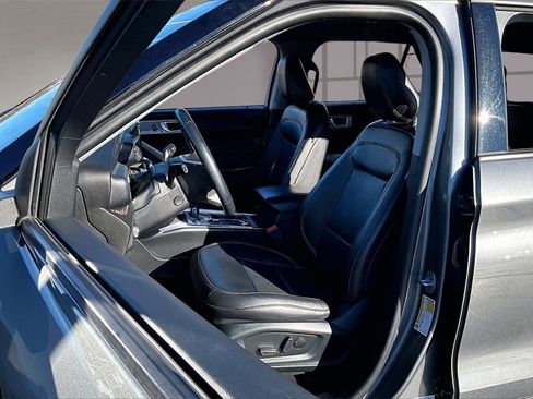 Used 2022 Ford Explorer Limited w/ Equipment Group 301A image 25