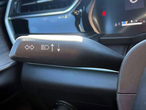 Used 2022 Jeep Grand Cherokee Overland w/ Luxury Tech Group IV image 24