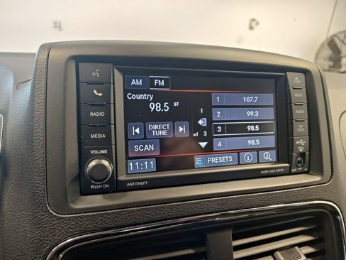 Used 2018 Dodge Grand Caravan SE FWD image 19