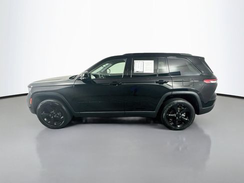 Used 2023 Jeep Grand Cherokee Altitude AWD/4WD image 4