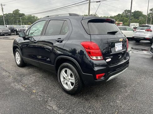 Used 2022 Chevrolet Trax LT w/ LT Convenience Package image 5