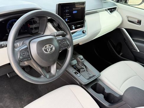 Used 2026 Toyota Corolla Cross L FWD image 11