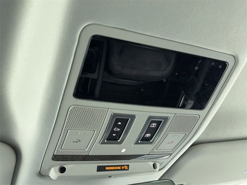 Used 2024 Land Rover Defender 90 S image 33