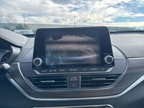 Used 2024 Nissan Altima 2.5 SV image 19