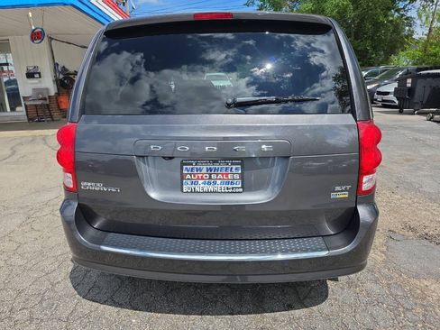 Used 2018 Dodge Grand Caravan SXT FWD image 20