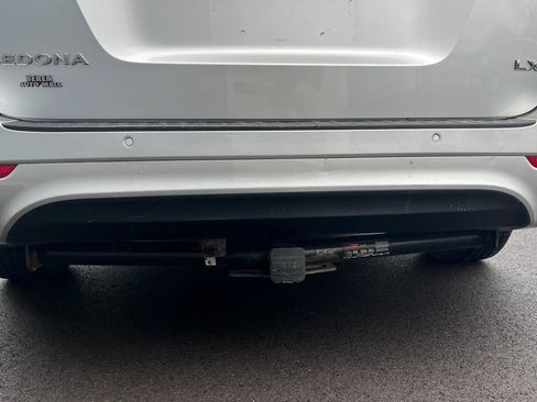 Used 2017 Kia Sedona LX w/ LX Essentials Premium Package FWD image 43