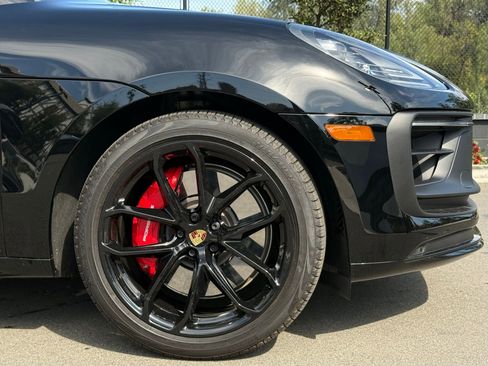 Certified 2025 Porsche Macan GTS image 12