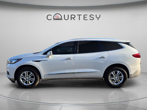 Used 2018 Buick Enclave Essence FWD image 2