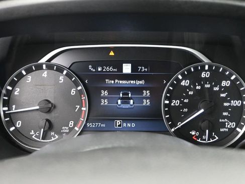 Used 2021 Nissan Titan SV w/ SV Convenience Package image 13