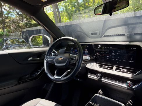 Used 2025 Chevrolet Equinox LT FWD image 34