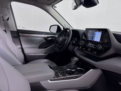 Used 2020 Toyota Highlander Limited image 32