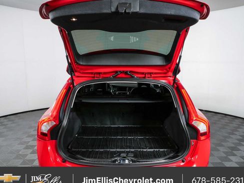 Used 2017 Volvo V60 T5 Cross Country w/ Convenience Package AWD/4WD image 30