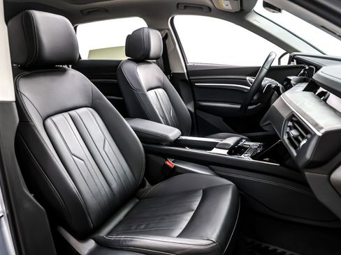 Used 2021 Audi e-tron Premium w/ Convenience Plus Package image 7