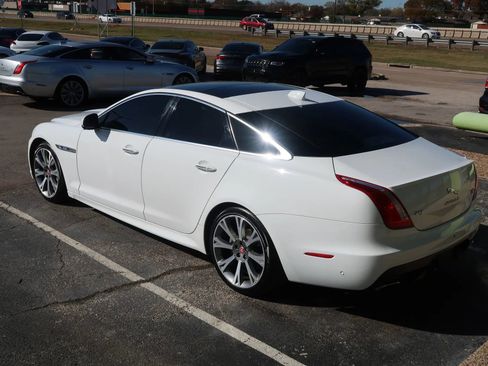 Used 2019 Jaguar XJ R-Sport image 11