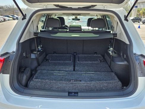 Used 2023 Volkswagen Tiguan SE w/ Panoramic Sunroof Package image 6