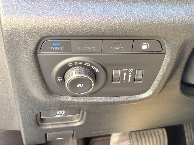Used 2023 Jeep Grand Cherokee Overland w/ Advanced Protech Group III AWD/4WD image 21