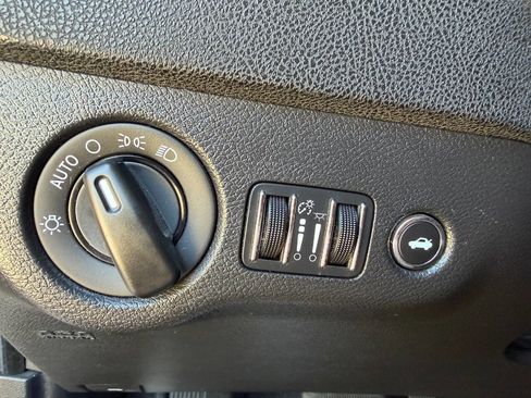 Used 2012 Dodge Charger SE RWD image 14
