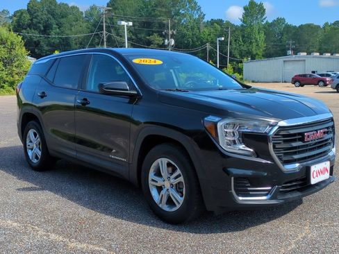 Used 2024 GMC Terrain SLE FWD image 3