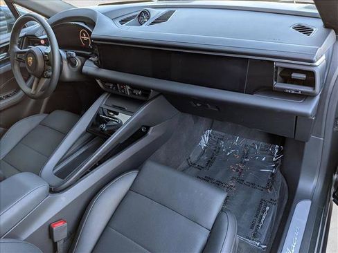 Used 2025 Porsche Macan Electric image 26