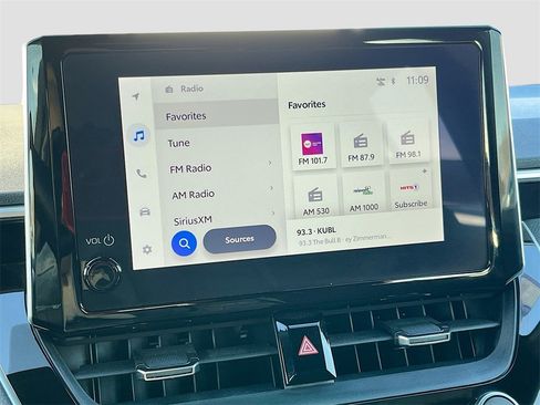 Used 2025 Toyota Corolla Hatchback image 14