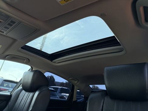 Used 2018 Honda Accord Touring image 2