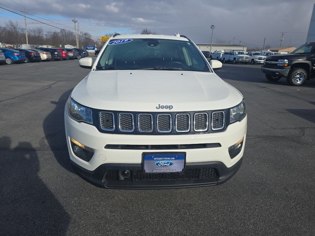 Used 2019 Jeep Compass Latitude w/ Safety & Security Group AWD/4WD image 3