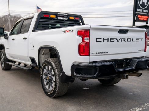 Used 2021 Chevrolet Silverado 2500 Custom w/ Custom Value Package image 4