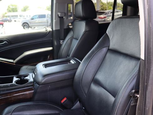 Used 2019 Chevrolet Suburban LT AWD/4WD image 12