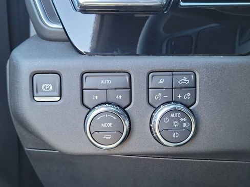 Certified 2025 GMC Sierra 1500 SLT image 23