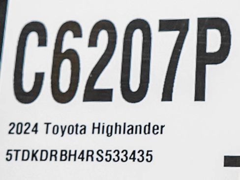 Used 2024 Toyota Highlander XLE AWD/4WD image 33