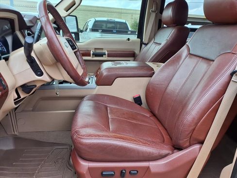 Used 2014 Ford F250 King Ranch w/ King Ranch w/Chrome Package image 25