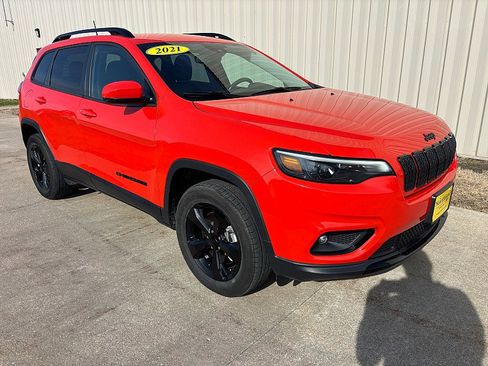Used 2021 Jeep Cherokee Latitude Plus AWD/4WD image 1