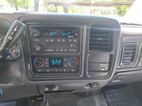 Used 2003 Chevrolet Silverado 2500 LS image 28