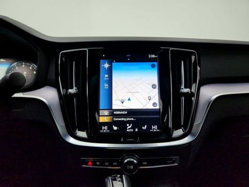 Used 2019 Volvo S60 T6 Momentum w/ Multimedia Package image 23