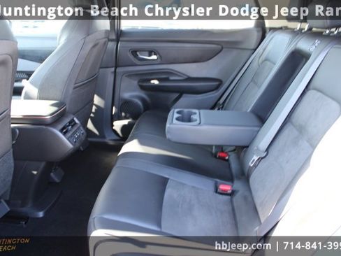 Used 2025 Nissan Ariya FWD image 36