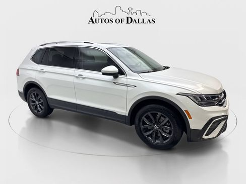 Used 2023 Volkswagen Tiguan SE w/ Panoramic Sunroof Package FWD image 4