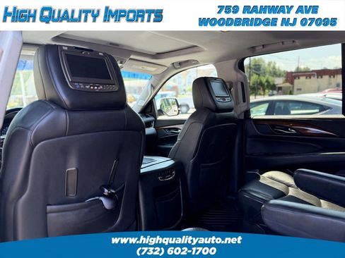 Used 2018 Cadillac Escalade Luxury AWD/4WD image 46