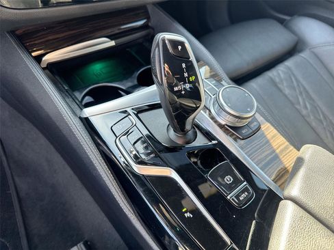 Used 2021 BMW 530i w/ M Sport Package image 21