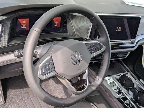 New 2025 Volkswagen Atlas Peak Edition SE image 9