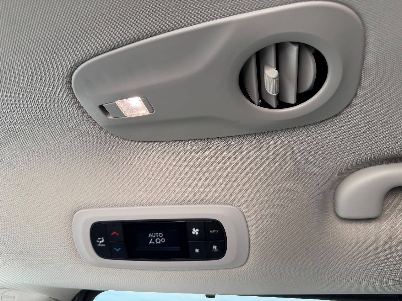 Used 2023 Chrysler Pacifica Touring-L AWD/4WD image 23