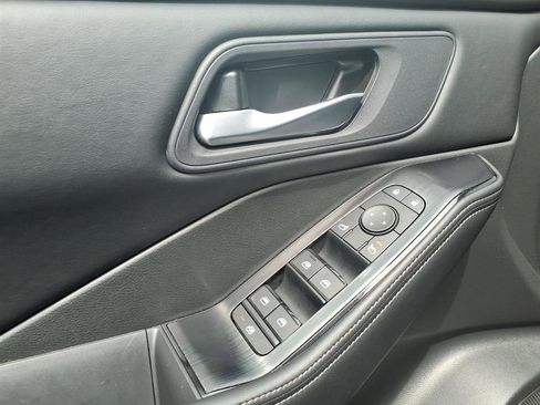 Used 2025 Nissan Rogue SV FWD image 6