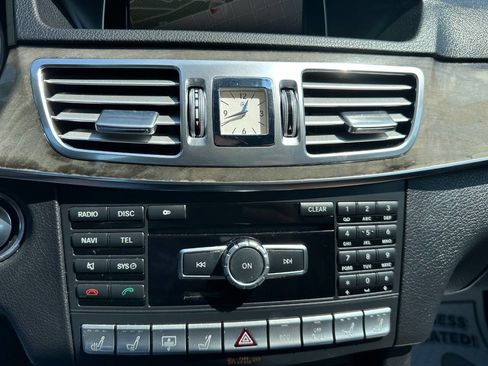 Used 2014 Mercedes-Benz E 550 4MATIC Sedan image 24