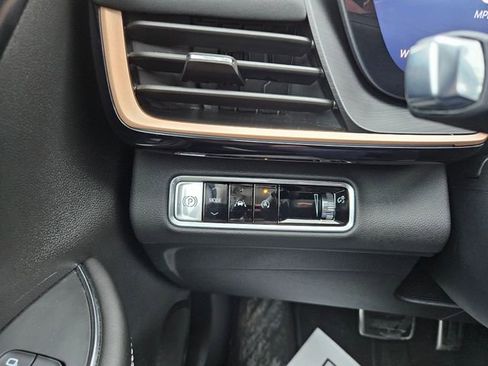 Used 2025 Buick Envision Sport Touring image 30