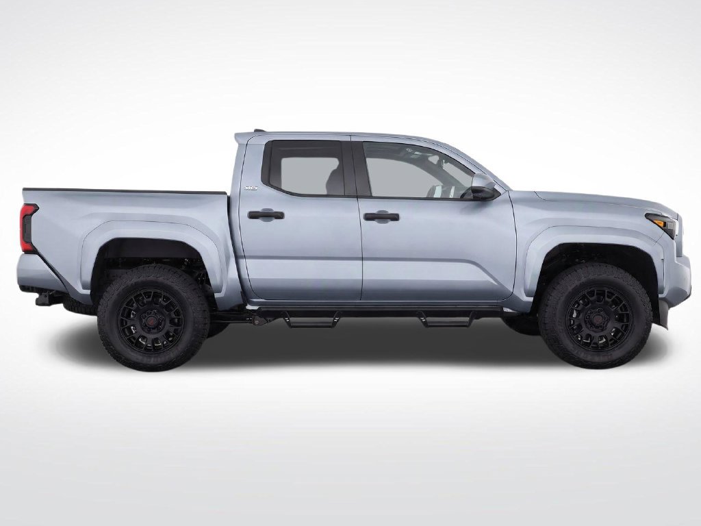 Used 2026 Toyota Tacoma SR5 AWD/4WD image 8