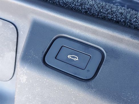 New 2026 Land Rover Range Rover SE image 8