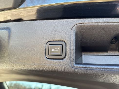 Certified 2024 GMC Terrain SLT w/ Infotainment Package II image 29